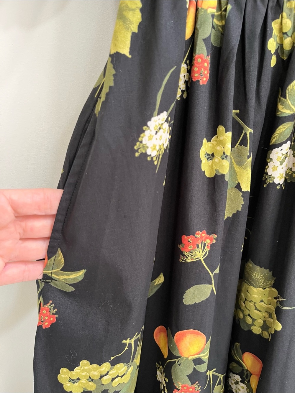 Abercrombie & Fitch Emerson Puff Sleeve Midi Dress Black Fruit Print Medium NWT - Picture 5 of 12
